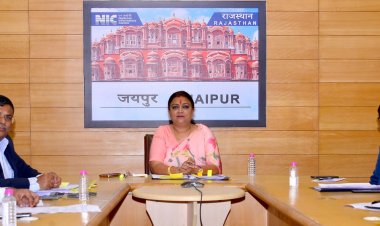 केंद्रीय महिला एवं बाल विकास मंत्री ने महिला बाल विकास विभाग की ली समीक्षा बैठक- राज्य की महिला बाल विकास मंत्री ने विभाग में संचालित विभिन्न योजनाओं एवं कार्यक्रमों की प्रगति से करवाया अवगत