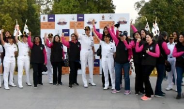 भारतीय नौसेना की महिला अधिकारी कार रैली