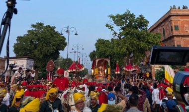 चांदी की पालकी में शाही लवाजमे के साथ निकली तीज माता की सवारी— लोक कलाकारों ने अपनी प्रस्तुतियों से मोहा सबका मन, देशी-विदेशी पर्यटकों में दिखा उत्साह