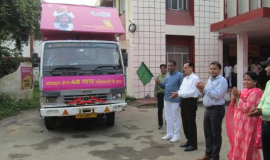 इंदिरा गांधी स्मार्ट फोन योजना सहित राज्य की फ्लैगशीप योजनाओं को आमजन तक पहुंचाने के उद्वेश्य से एलईडी वैन को टीएडी मंत्री ने हरी झण्डी दिखाकर किया रवाना
