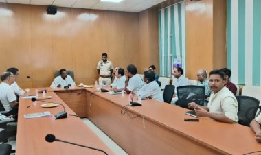 राज्य सफाई कर्मचारी आयोग अध्यक्ष ने सवाई मान सिंह अस्पताल में ली अधिकारियों की बैठक -सफाई कर्मियों को सेप्टिक टैंक में उतारने के प्रकरण को लेकर बैठक