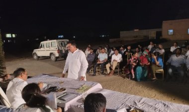 जिला कलक्टर ने लूणी क्षेत्र का किया निरीक्षण  रात्रि चौपाल में सुनी आमजन की समस्याएं, त्वरित निस्तारण के दिए निर्देश