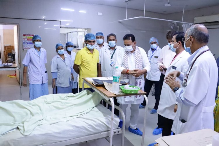 संसदीय कार्य मंत्री ने महात्मा गांधी अस्पताल में भर्ती घायलों से मिले, जानी कुशलक्षेम