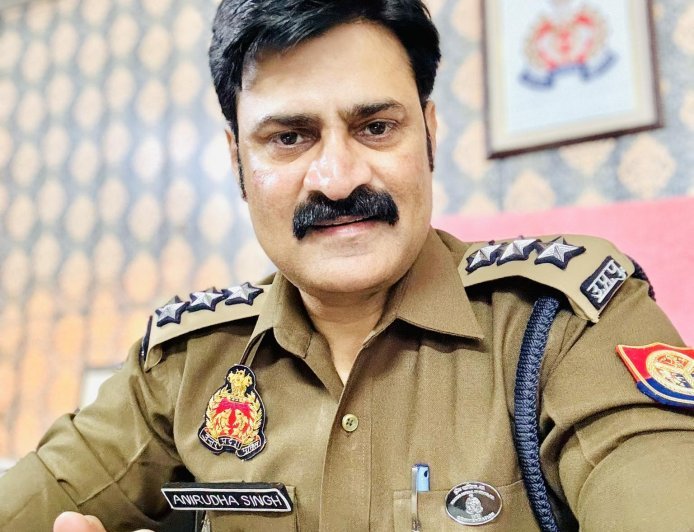 अनिरुद्ध सिंह: उत्तर प्रदेश पुलिस के एनकाउंटर विशेषज्ञ से लेकर सिनेमा और सोशल मीडिया स्टार बनने तक का प्रेरणादायक सफर