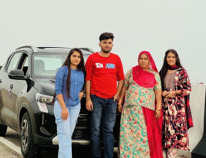 डिंपल चौधरी: ग्रामीण राजस्थान से सोशल मीडिया स्टार बनने तक का प्रेरणादायक सफर